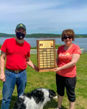 Vanessa Williams receiving RNMHA Volunteer of the year award from Association President René Haché